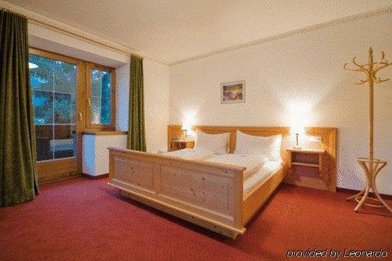 Hotel Reitlwirt Бріксен-ім-Тале Номер фото
