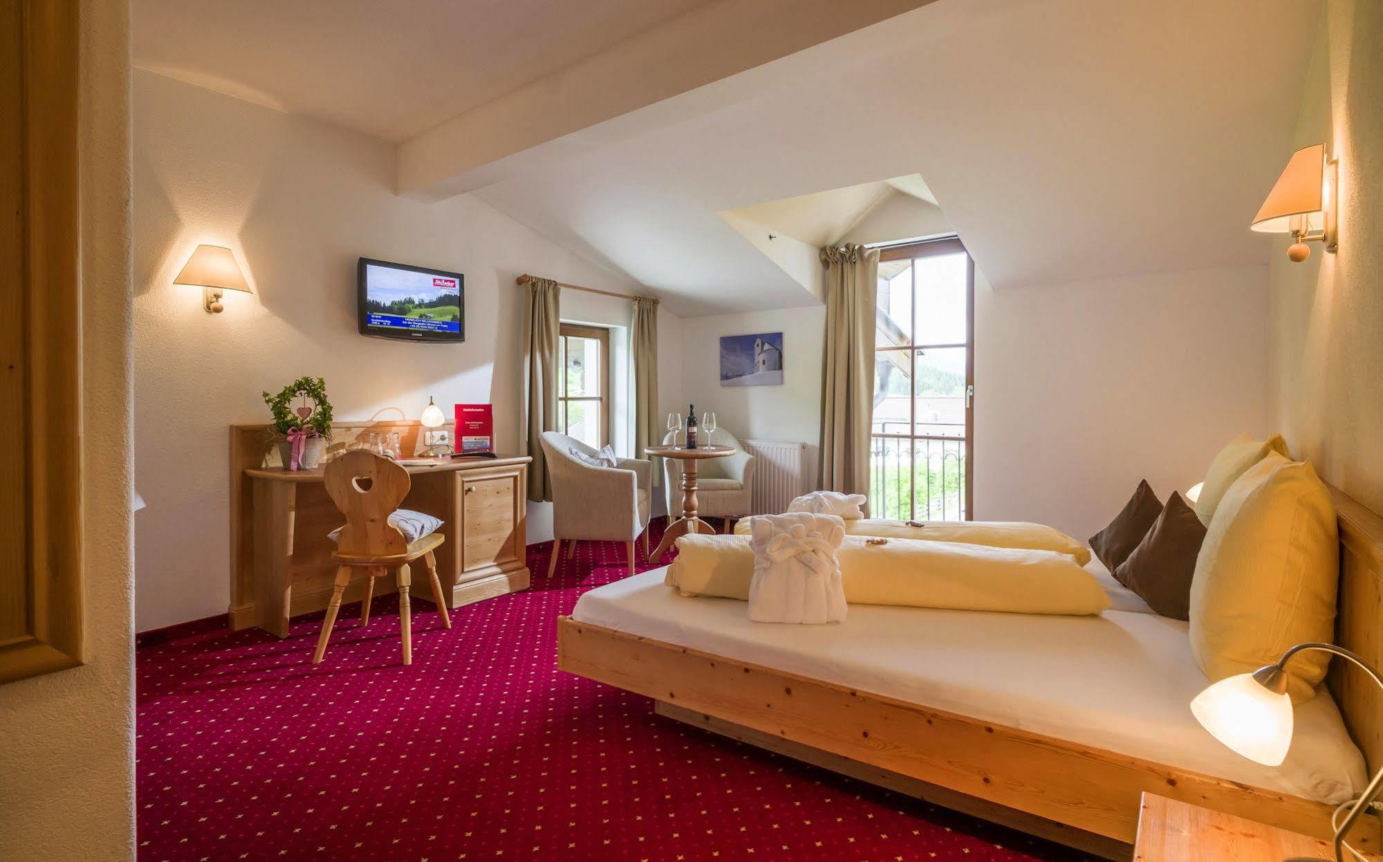 Hotel Reitlwirt Бріксен-ім-Тале Екстер'єр фото