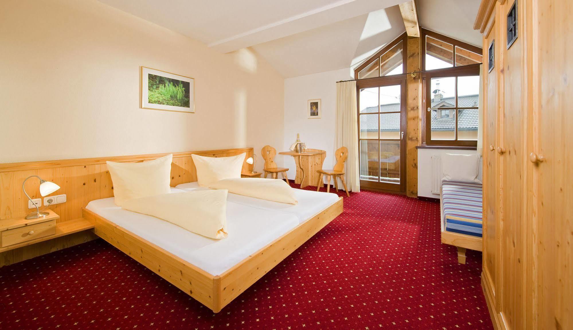Hotel Reitlwirt Бріксен-ім-Тале Екстер'єр фото