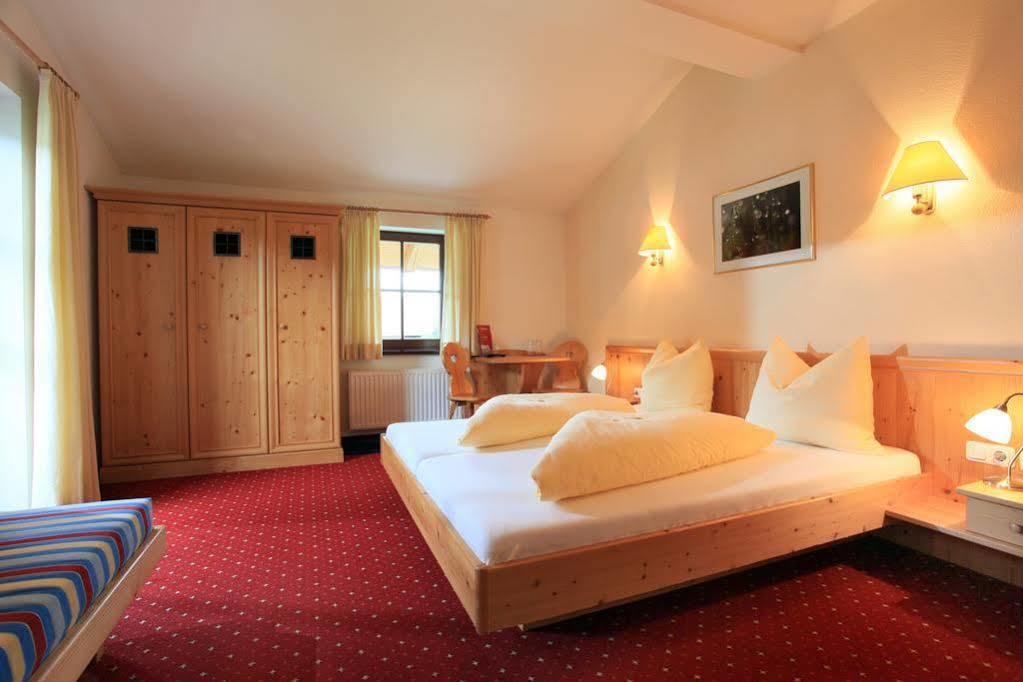 Hotel Reitlwirt Бріксен-ім-Тале Екстер'єр фото